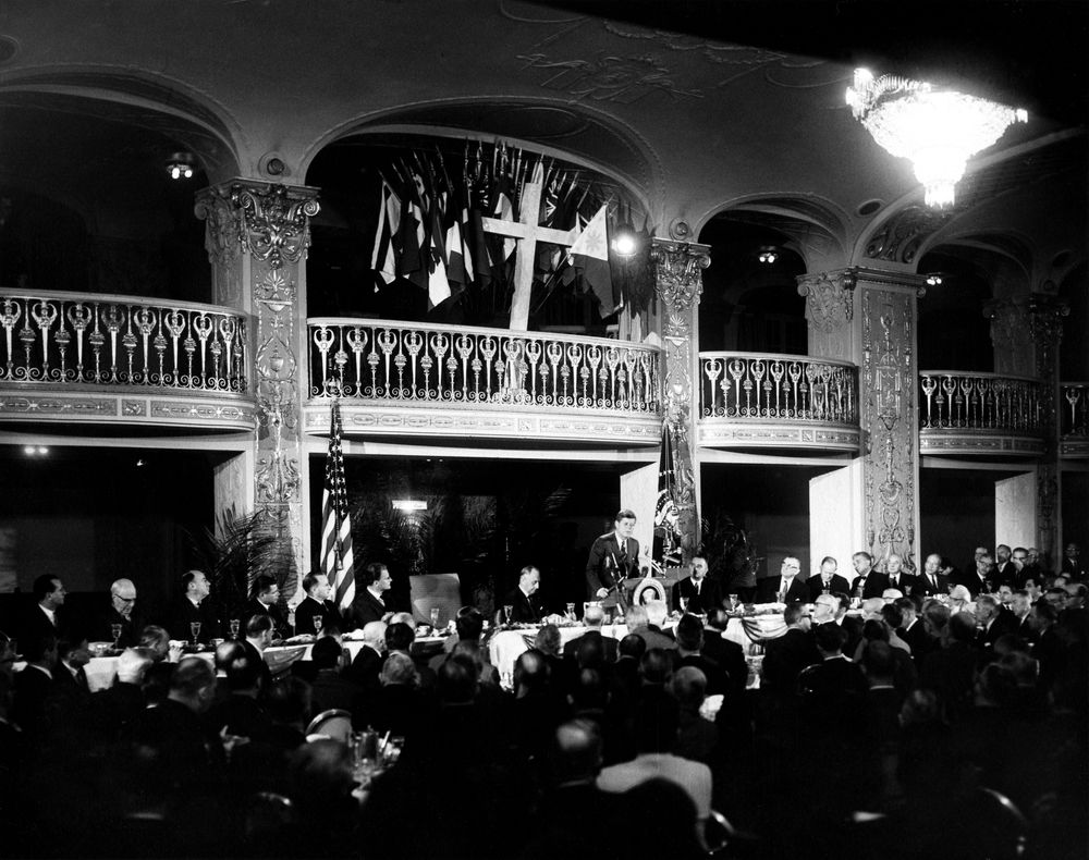 AGH_BnB's tweet photo. Throwback to the 1961 #NationalPrayerBreakfast, where #JFK was photographed strikingly by #WhiteHousePhotographer Abbie Rowe. Next year’s #PrayerBreakfast will be here before you know it. Reserve your B and B directly across the street! https://t.co/rc6F475odK