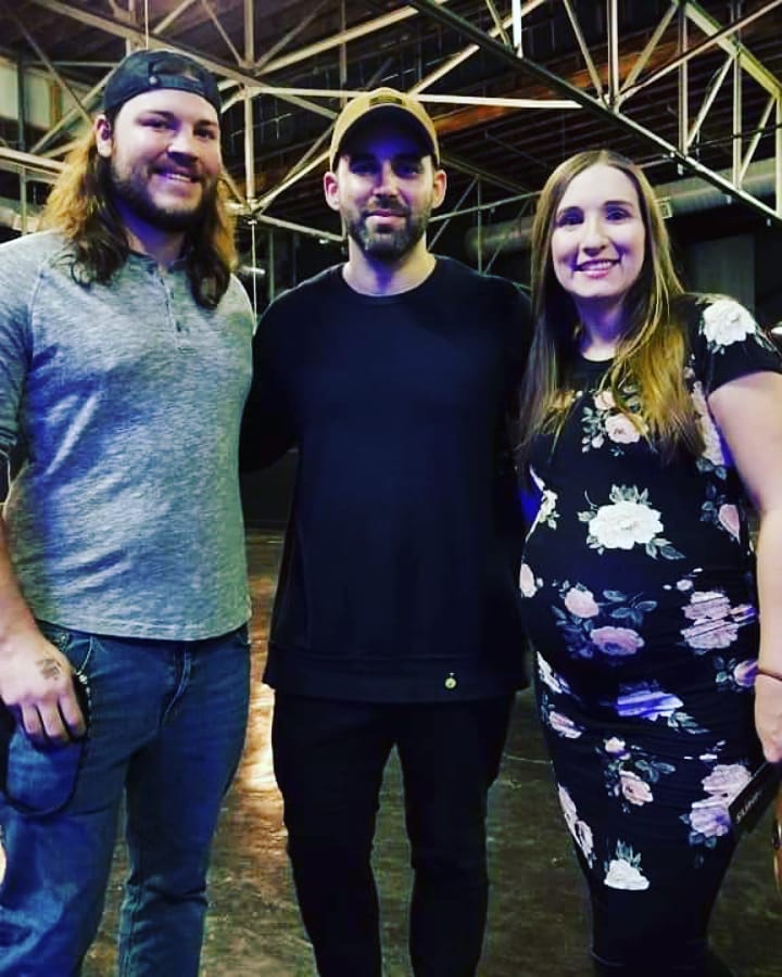 cda0891's tweet photo. They say don't meet your heroes, but that definitely doesn't apply here. Thanks for making music that has been my life's soundtrack for 13 years. 🖤 #maydayparade https://t.co/9sOPDxsaov