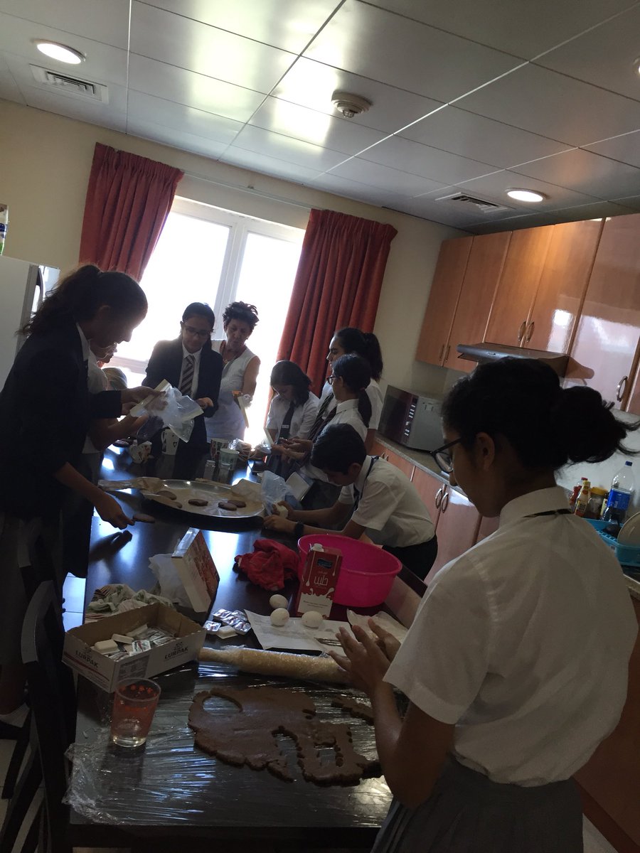 Gingerbread Woman..... no it's Matron, as usual in the thick of it.... happily indulging the girls with her festive biscuit cutters.......all in the spirit of her Winter Wonderland Theme..... 😀 @ReptonDXBChem @ReptonDubai  #foodchemistry #chemistry