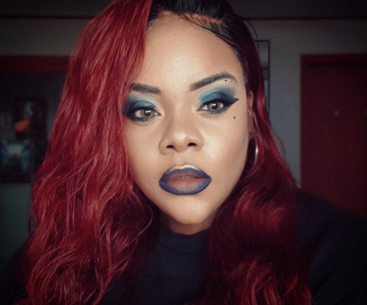 nikinami_'s tweet photo. "Blue" Out Smoke 🖤💙
@eddiefunkhouser Rockstar palette +mascara @JeffreeStar #BeautyKiller + #Androgyny + #velourliquidlipstick @fentybeauty #killawatt @BenefitBeauty #Kabrow @ColourPopCo concealer @elfcosmetics foundation
#motd #makeup #MelaninMagic #issabae #glow #letmelive https://t.co/SVELrKfjve