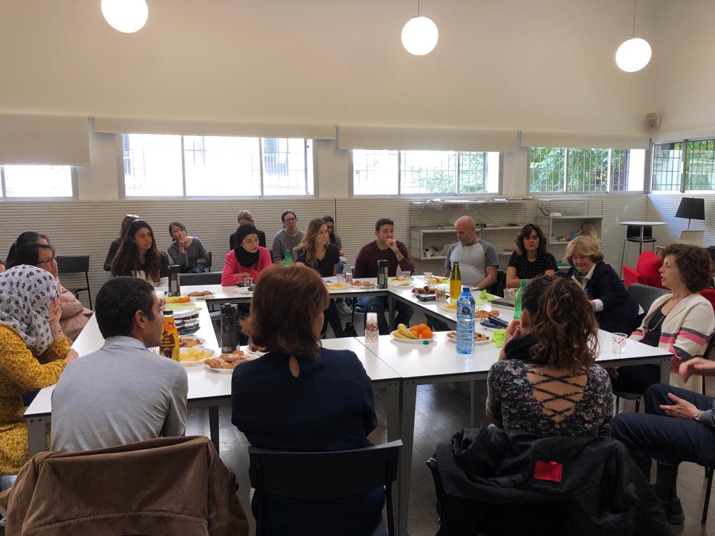 EOIBarcelona's tweet photo. #hapassatEOIBD
L'escriptora Roser Caminal ens va visitar i amb fragments dels seus textos vam organitzar un esmorzar literari amb alumnes de català. https://t.co/kqUV1gO29m