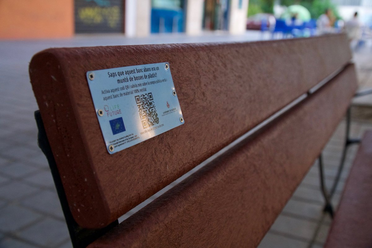 vlcilab's tweet photo. El projecte #LifeFuture també va estar a "La Plaça canvia pel clima", apostant per la #CompraPúblicaVerda i l'aplicació de criteris sostenibles en les licitacions. Fes ullada a la web: https://t.co/0GdM6BxJzL @aimplas @AIJU_Tecnologi @UJI_noticies  @ACRplus @AjuntamentVLC https://t.co/SR0HS9U4VB