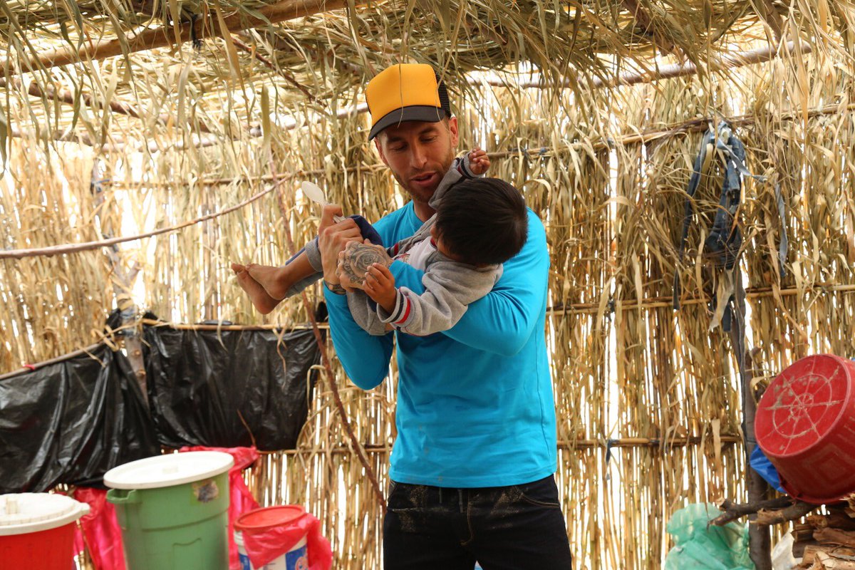 En este #DíaMundialDeLosNiños yo también me uno #DeAzul con @unicef_es. Por un mundo en el que todos los niños tengan derechos: a ser inscritos en un registro al nacer, a un nombre y una nacionalidad, a conocer a sus padres y a ser cuidados por ellos.
http://bit.ly/DEAZUL