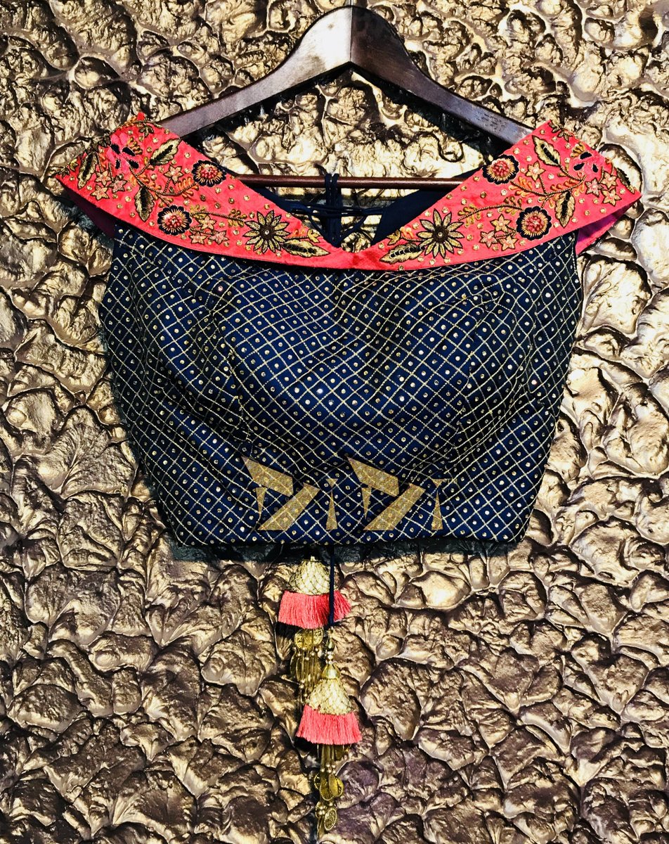 DiDi_Designer's tweet image. #receptionlehenga #simplework #contrastcolour #customisedone #rawsilklehenga #blueandpeach #floralembroidery #geometricembroidery #threadembroidery #elegantwork  #southindianbride #tamilbride #receptiondress  #perfectfit #designedbydivya #didi™️bydivya #dididesignerstudio™️