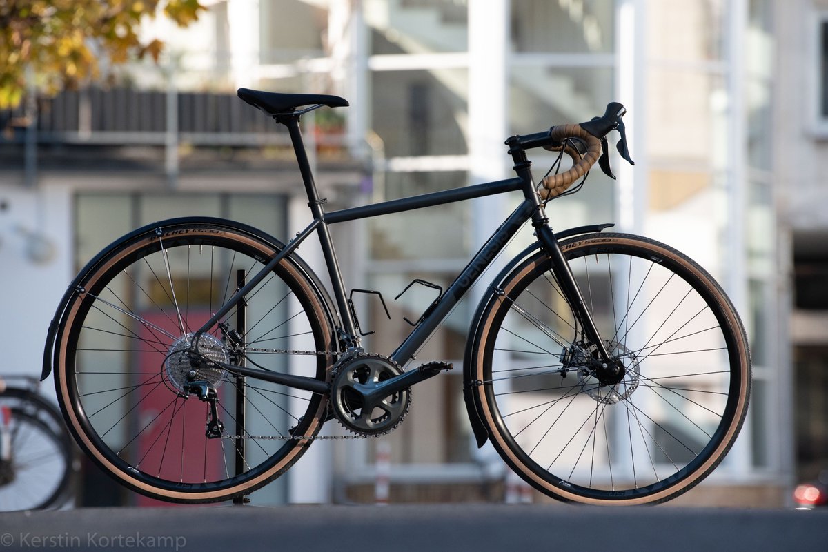 Mit ein paar kleinen Veränderungen haben wir ein neues 2019er <a href="/GenesisBikesUK/">Genesis Bikes</a>  Croix der Fer personalisiert. <a href="/brooksengland/">Brooks England</a> <a href="/RitcheyLogic/">RITCHEY - Official</a>