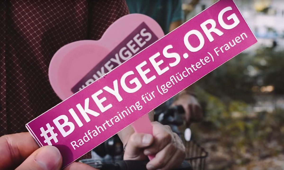 derfahrradpreis's tweet photo. 🚲🎧Mit und über die Gewinner des Deutschen Fahrradpreises 2018 in der Kategorie Service @bikeygees gibt es eine neue Single von #DeFranzy !
👌https://t.co/8OphexTZqk
#CyclingIsFreedom #DFP https://t.co/d0iu8JUjGx