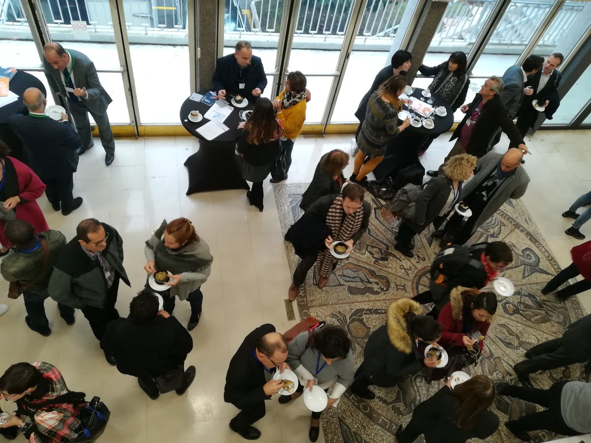 anap_sante's tweet photo. [#cercleOSH] Les échanges reprennent cet après midi ! Age, RUM, provenance/destination du #patient... Christine Kiener &amp; Thierry Mulsant @anap_sante testent 1 nouvel outil d’analyse des durées de séjour #clinique pour ajuster la prise en charge. Avec Hiep Ngo &amp; Fabien Guinefoleau https://t.co/whOcFl1mXD