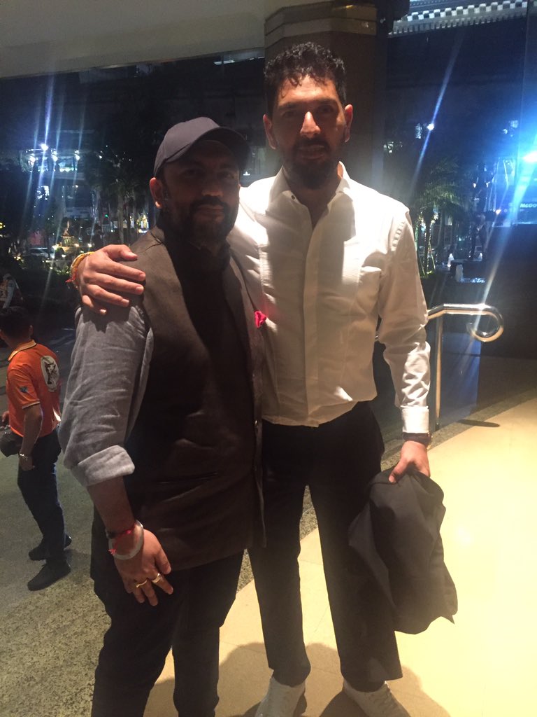 gauravbahirvani's tweet image. Some good memories from the City of Life. @YUVSTRONG12 I am sure we will do many more of these. #magic2018 @thev_official #bangkok #vodkaredbull  @aneeshgautam69 @sohan08