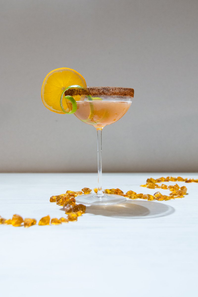 fatedrinkorder's tweet photo. A warm, bright, spicy-but-not-too-hot cocktail with Mesoamerican flavors.  Ole!  #fgo #fatego #fategrandorder #quetzalcoatl #ケツァル・コアトル https://t.co/vLqnxD32ao