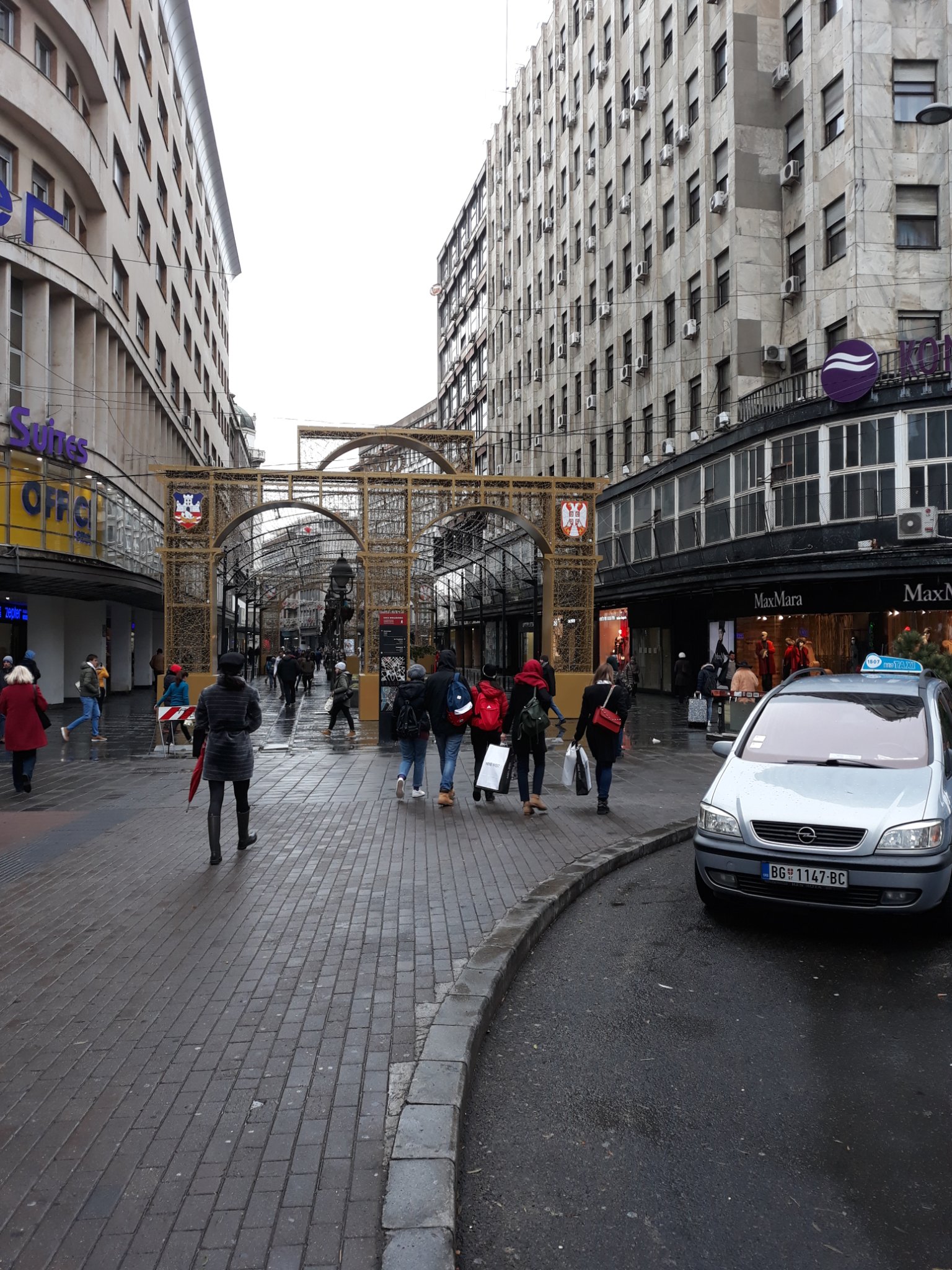 Dscu1ECWwAAq3av.jpg:large