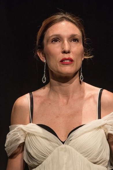 "Nadie puede quitarme nada que no me hayan quitado ya." (Jara)
Conoce la historia de Jara el 28 de Noviembre a las 20:30 en el @TeatroEsquinas de Zaragoza. #PREMIÈRE 
<a href="/VernicaMey/">Verónica Mey</a> 
<a href="/Raquel_VM/">𝓡 𝓐 𝓠 𝓤 𝓔 𝓛 🦥</a> 
<a href="/Veronica_larios/">Verónica Larios</a> 
#ManuHernández
#JordiGimeno