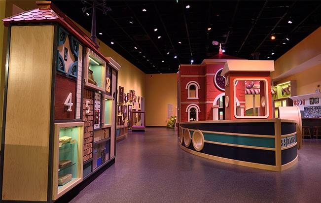 amhistorymuseum's tweet photo. D.C. area friends, entertain the kids while you get the turkey and/or lentil loaf in the oven. Our interactive Wegmans Wonderplace and Draper Spark!Lab will be open from 10 a.m. to 2 p.m. on #Thanksgiving Day. The museum is open from 10 a.m. to 5:30 p.m. Free! #SmithsonianTips https://t.co/4Xj4YGktHu