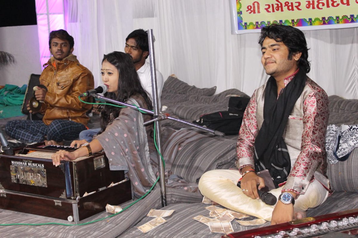 SandipTheSinger's tweet photo. #Jamavat
#YogitaPatel
#TejashPatel

એય ને લેર હો... https://t.co/yUFUN21sMs