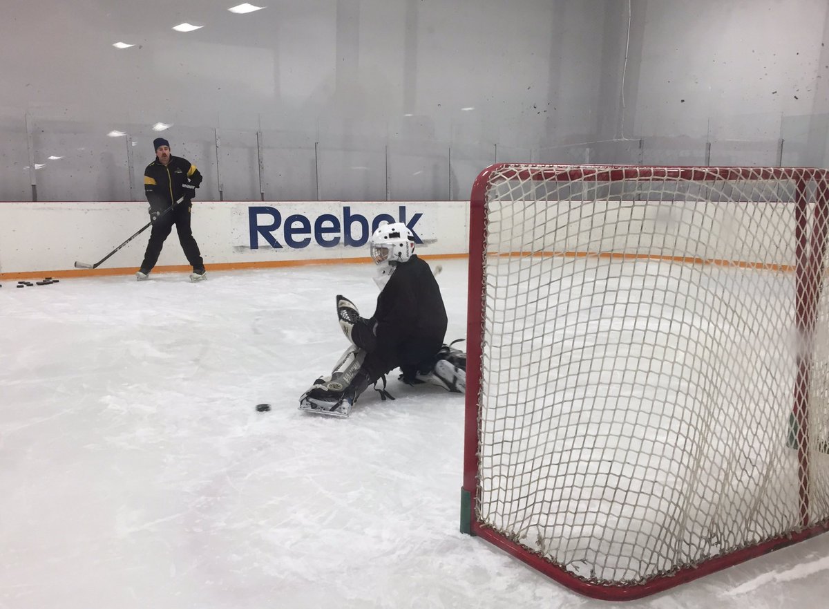 DavidStein76's tweet photo. @TheBarnEPC Action! Kick save at @CarsonGoalie one-on-on clinic with Coach Colin https://t.co/L9vXBMdUhS