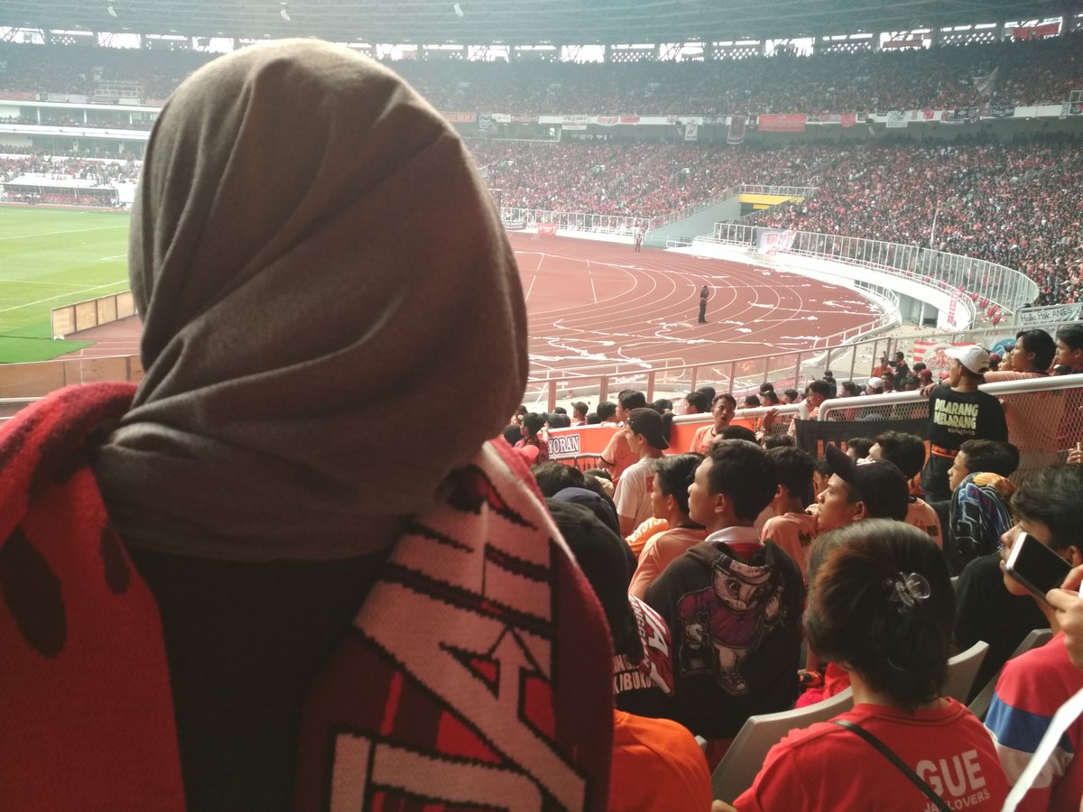 alif_M98's tweet photo. Sekian lama ngak nribun breng ahirnya bareng lg....tp ah yo uis..sing penting menang
#PersijDay https://t.co/DxBCqtpRLd