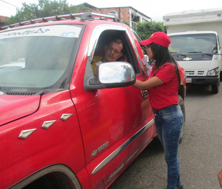 ADUANA_PSAT's tweet photo. Funcionarios de @SENIATASUrena realizan Operativo de Divulgación en población de Ureña, sobre: "Exige tú Factura" con el fin de dar a  conocer a los contribuyentes la importancia de cumplir con su deber tributario.

#SENIATEsPatria 
@ADUANA_PSAT https://t.co/0uYHatC2FE