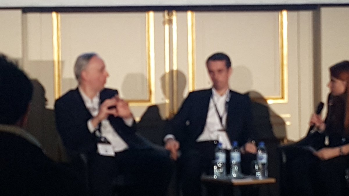 FrankDerville's tweet photo. Philippe Morere : cio société générale : nous utilisons safe pour nos plus gros projets. Pour les autres projets nous utilisons certains de ses outils. #Xebicon #safe https://t.co/VWJx9Yn8bv