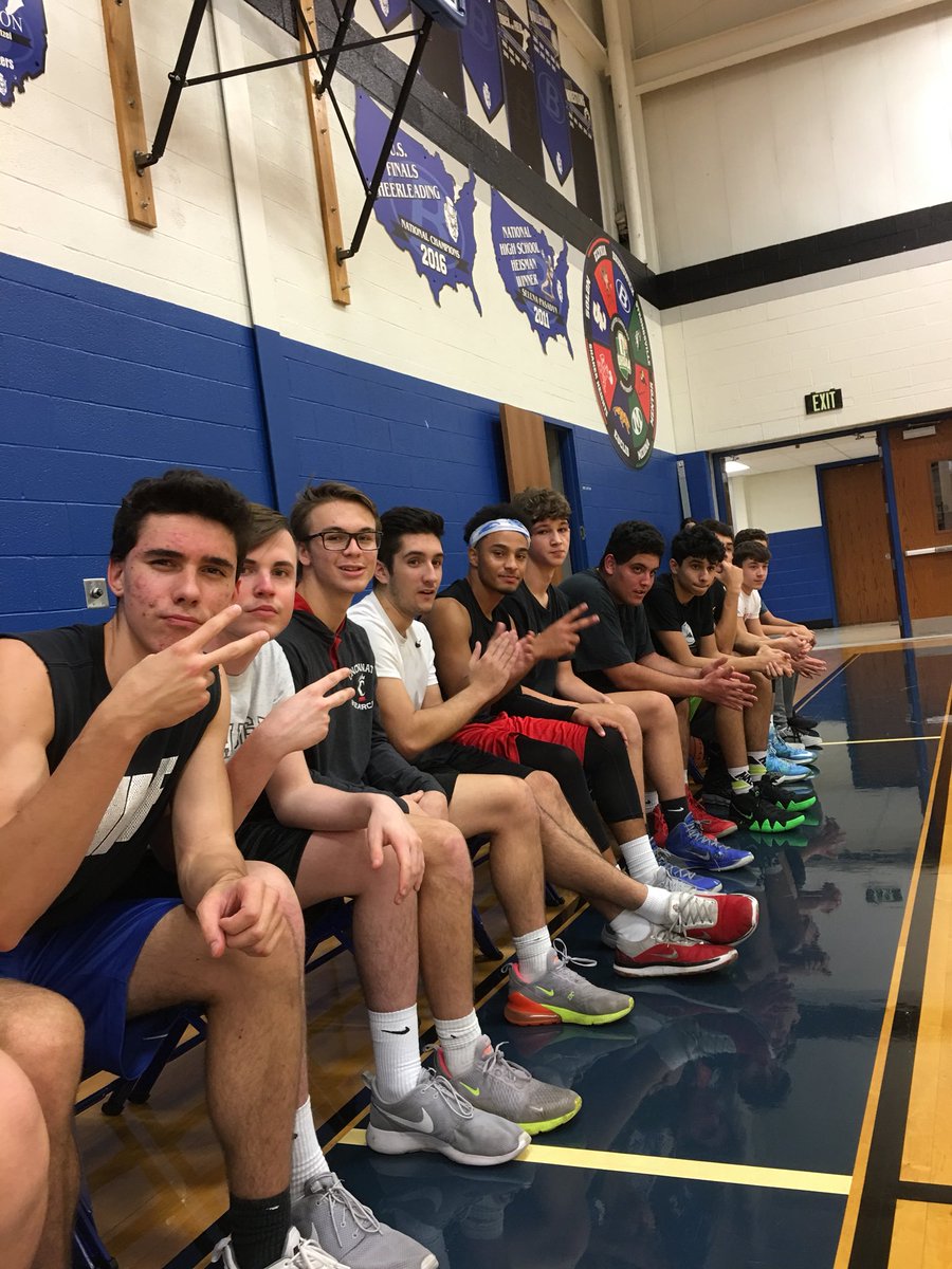 At the end of the game, TEACHERS WIN against the students 56-47 in the annual Link For Others fundraiser pep rally! The $1,930 raised will go to families in need this holiday season! #LFO <a href="/LinkCrewBHSOhio/">Link Crew BHS 2019-2020</a> 🎄