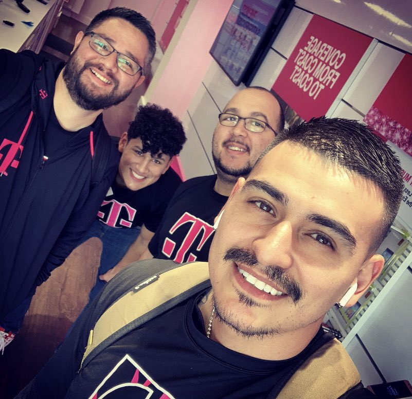 NoWayJoseV's tweet photo. Cory &amp; Parmer Ridge Team have been OWNING customer experience in North Austin!! Thanks for all your hard work🙌🏽 #SWisBEST #CustomerObsessed #HOWinCTX https://t.co/vvsViACS9K