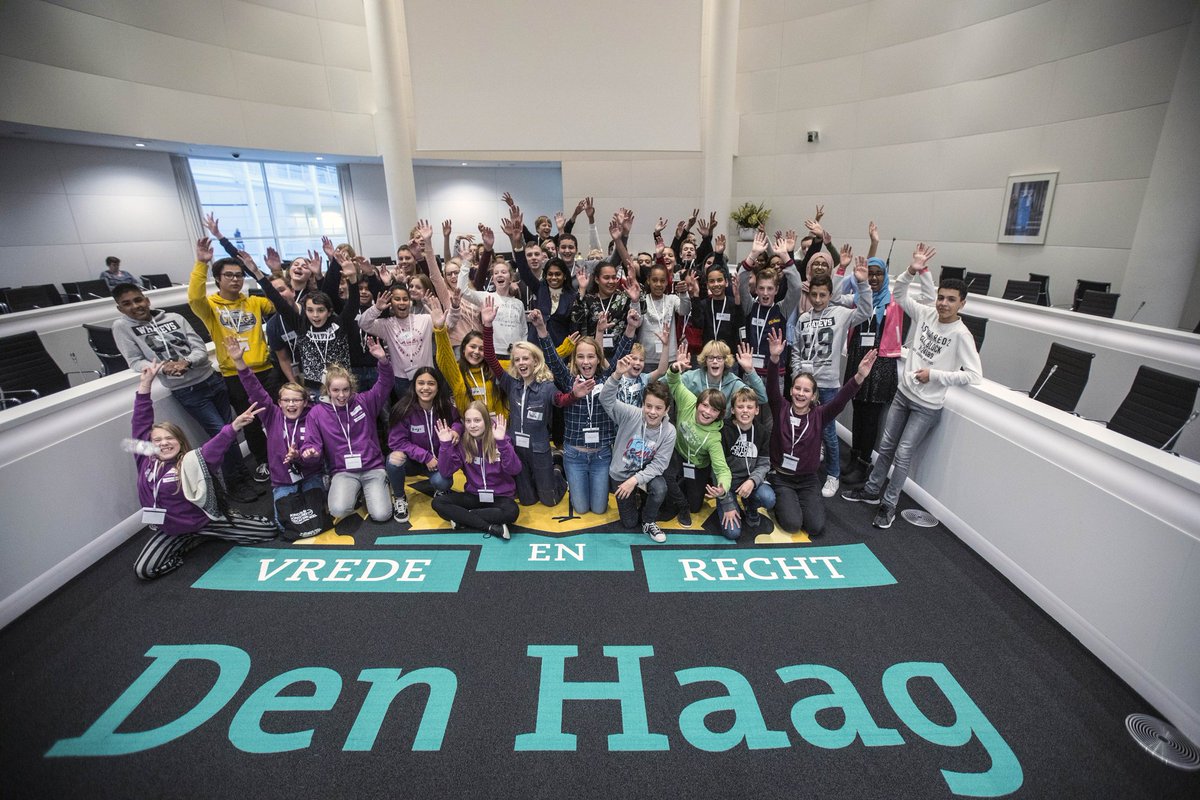 🏆Haags Montessori Lyceum wint  kinderrechtendebat! Gefeliciteerd 🎊<a href="/KParbhudayal/">Kavita Parbhudayal</a>: 'Ik zie hier de toekomstige gemeenteraad zitten.' 👉denhaag.nl/nl/in-de-stad/…