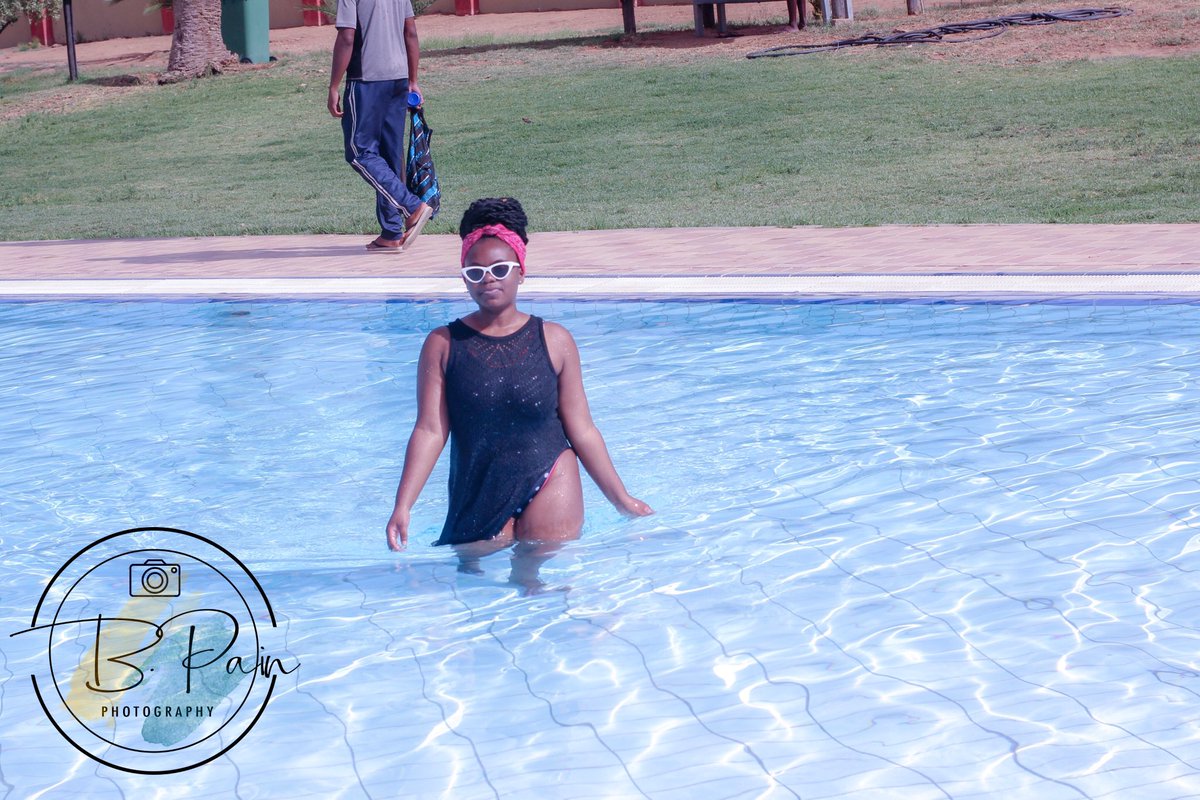 BPainPhotograp's tweet photo. Model: @__miss_rocha

 📍:#namibia / #windhoek

#swimming #pool #swimming_pool #photoshoot #beautifulgirls #wonderwoman 
#city #photography #lightroom #vscofilter #beautifulcity #beautifulgirl #flowers #model #photoshoot https://t.co/yP2DMAiwGO