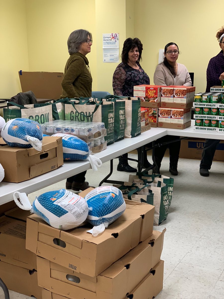 BVCAPRI's tweet photo. Thank you @WebsterBank for providing 48 of our home visiting families with turkey dinners this year! We are especially thankful for your wonderful staff members who took time out of their day to help our case managers assemble the bags!  #livinguptoyou https://t.co/G5VuWEyYis