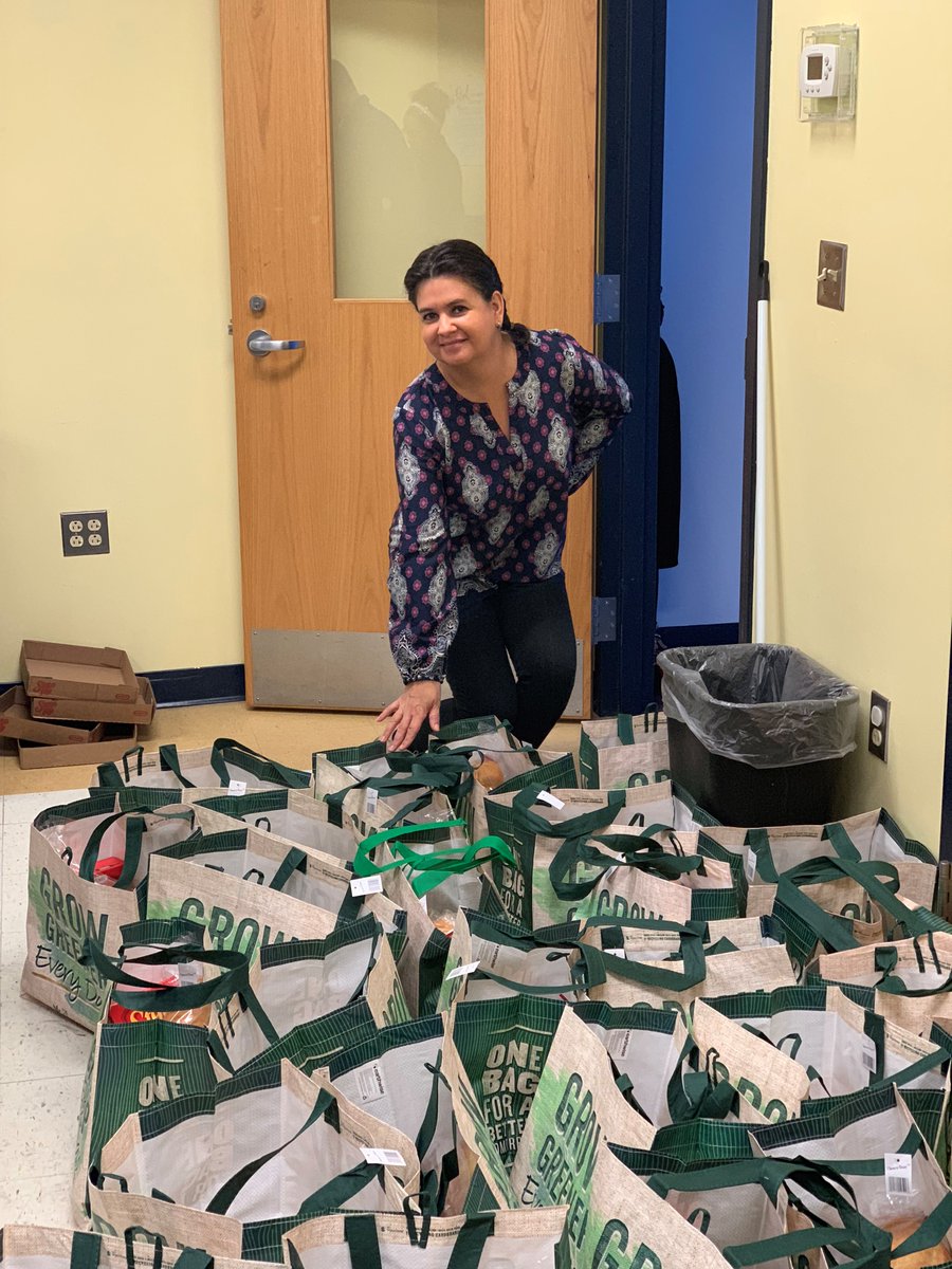 BVCAPRI's tweet photo. Thank you @WebsterBank for providing 48 of our home visiting families with turkey dinners this year! We are especially thankful for your wonderful staff members who took time out of their day to help our case managers assemble the bags!  #livinguptoyou https://t.co/G5VuWEyYis