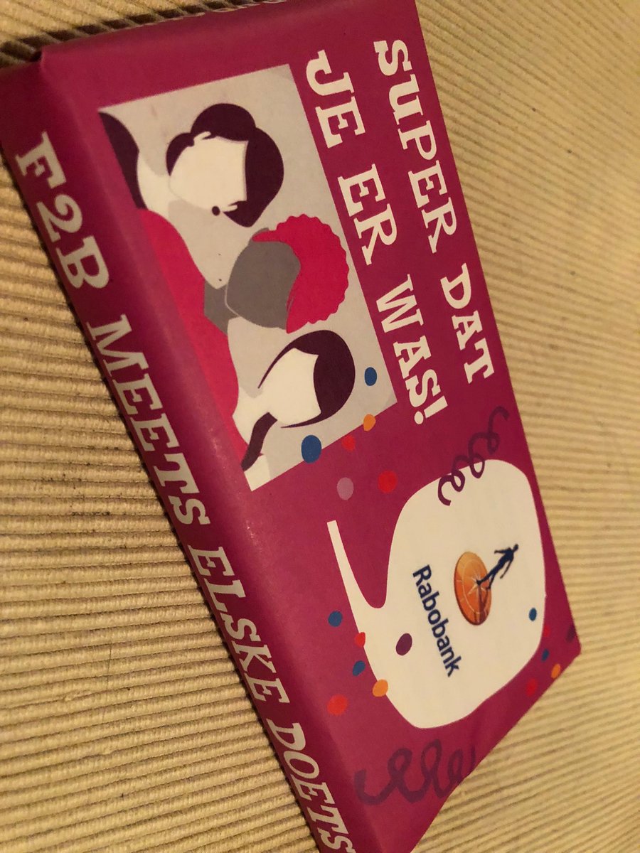 Lekkere choco van ⁦@RaboKvNH⁩ ⁦<a href="/Fem2business/">Fem2Business</a>⁩ en ⁦<a href="/DoetsElske/">elske doets</a>⁩. Er zit een knettertje in 😃