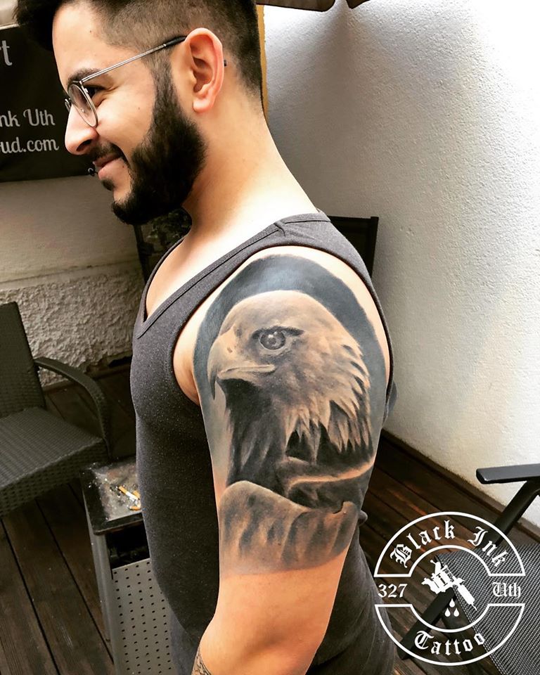 blackinkuth
Der Adler 🦅 ist nicht nur der König der Lüfte - sondern auch als Tattoo Motiv sehr cool..🤟 #tattoo #tattoos #tattooideas #tattoostyle #tattoorealistic #tattooflash #tattooing #tattooer #oberarmtattoo #tattoostudio #tattooartist #blackandgreytattoo #blackinkuth