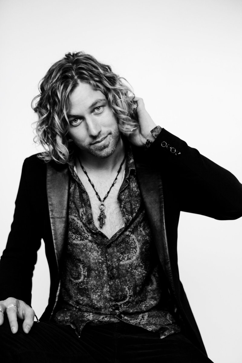 LRPOfficial's tweet photo. I'm excited to announce that incredible guitarist / singer / songwriter (&amp; my Texas brother!) @caseyjames will be a special guest on my "LRP &amp; Friends" performance at @FranklinTheatr on Dec. 29th! Help us ring in the New Year a bit early! For info/tickets: https://t.co/0tIvbkna8F https://t.co/JnYDDCxRlG