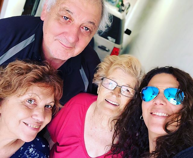 SoyLoshe's tweet photo. La última y nos vamos...
#familia #family #familytime #cocris #cococho #mivieja #miráElPajarito #argentina #quilmes #raices #roots https://t.co/QOvjZ2btPO https://t.co/140KABAfSx