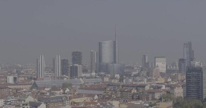 sole24ore's tweet photo. #Smog, vivere nella Pianura Padana costa almeno un anno di vita https://t.co/RqT3I1H4bg https://t.co/QByk6pg5zr