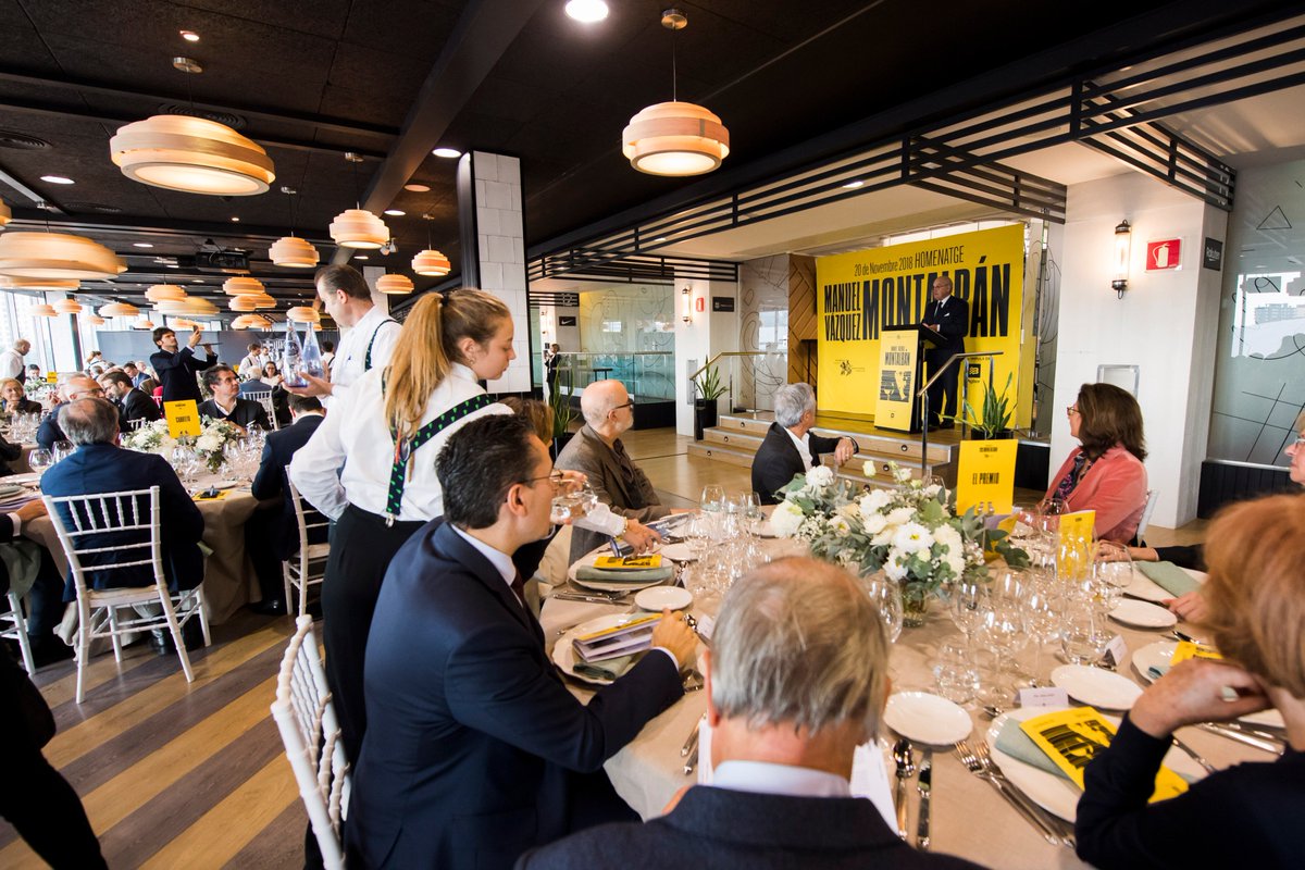 interprofitcom's tweet photo. 🔝 Acadèmia Catalana de Gastronomia i Nutrició, presidida por Carles Vilarrubí, rinde homenaje a Manuel #VázquezMontalbán en la sala Roma del @FCBarcelona_es, con glosa de #EduardoMendoza, menú de Oriol Rovira de @elscasals, y vinos de #QuimVila de @vilaviniteca. #Interprofit https://t.co/Vp3HM1vYLZ
