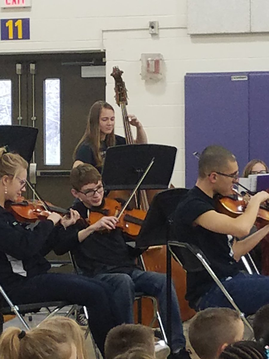 mlfreese7's tweet photo. Listening to @PlumBand entertain our elementary students. #RegencyRocks https://t.co/ekpbEHfeRC