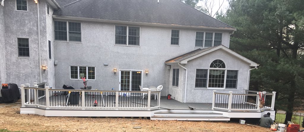 Chuckles152's tweet photo. Anyone up for some good #DeckPorn @Trex_Company https://t.co/FuAMSeYLLm