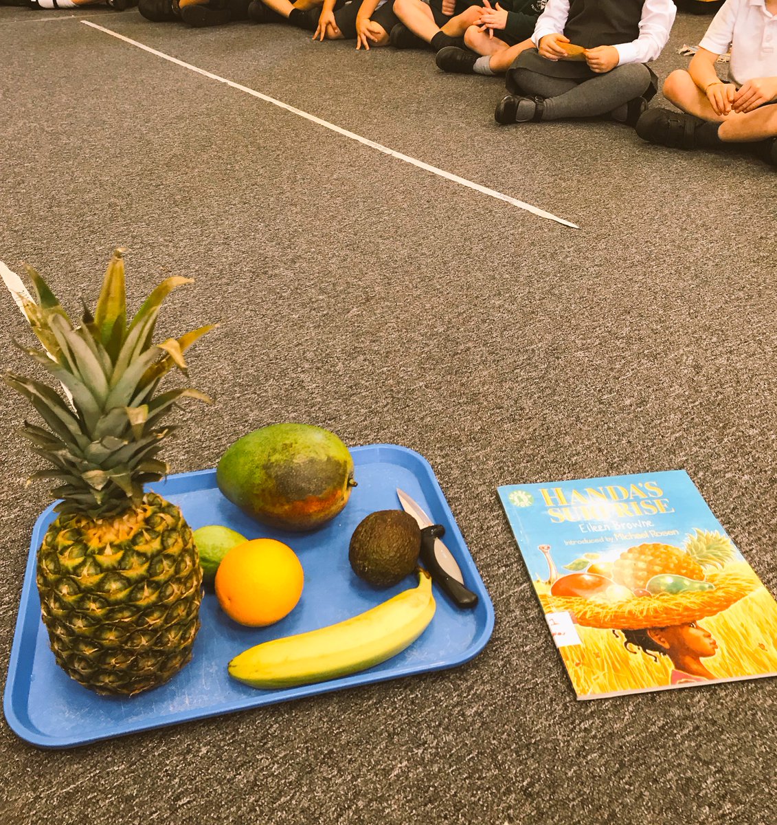 LizzyWebb6's tweet photo. Who’s hungry? Time for some fruit tasting! #handassurprise #fruittasting #speakingandlistening #eyfs #senses https://t.co/DAxm1cfRRY