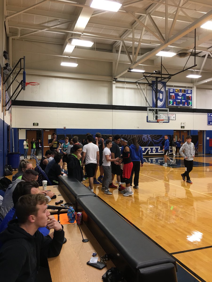 TheDevilier's tweet photo. At the end of the first quarter, teachers are leading the students 17-7 in the annual Link For Others fundraiser pep rally! All funds will go to families in need this holiday season! #LFO @LinkCrewBHSOhio https://t.co/aZtMx1f09l