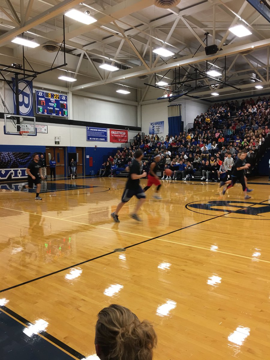 At the end of the first quarter, teachers are leading the students 17-7 in the annual Link For Others fundraiser pep rally! All funds will go to families in need this holiday season! #LFO <a href="/LinkCrewBHSOhio/">Link Crew BHS 2019-2020</a>