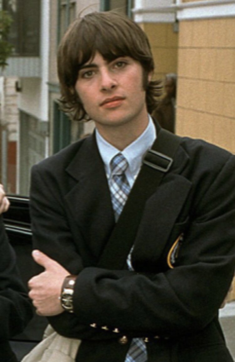 meghanejudd's tweet photo. Conspiracy theory: Lionel from Princess Diaries 2 is actually Michael from Princess Diaries 1 who followed Mia to Genovia in order to stay close to her https://t.co/FnUwrR5upK