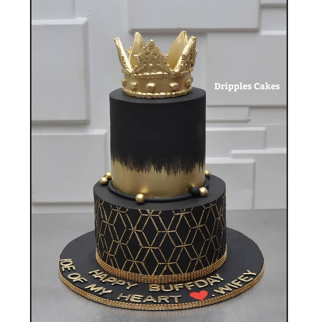 dripplescakes's tweet photo. Pls drop a nice caption for this Royal Bake from yours truly #DripplesCakes π https://t.co/WdzJ5SYN3y