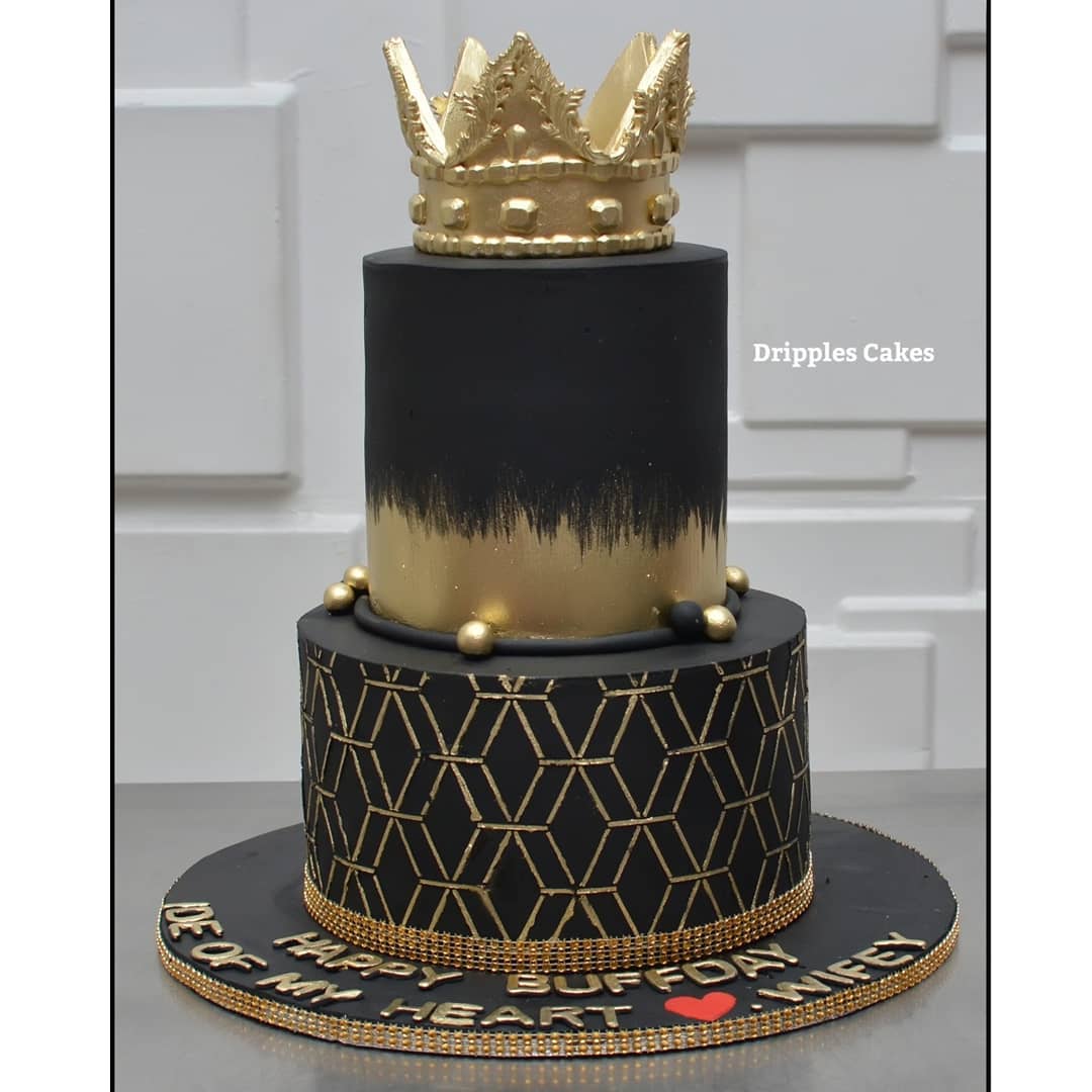 dripplescakes's tweet photo. Pls drop a nice caption for this Royal Bake from yours truly #DripplesCakes π https://t.co/WdzJ5SYN3y