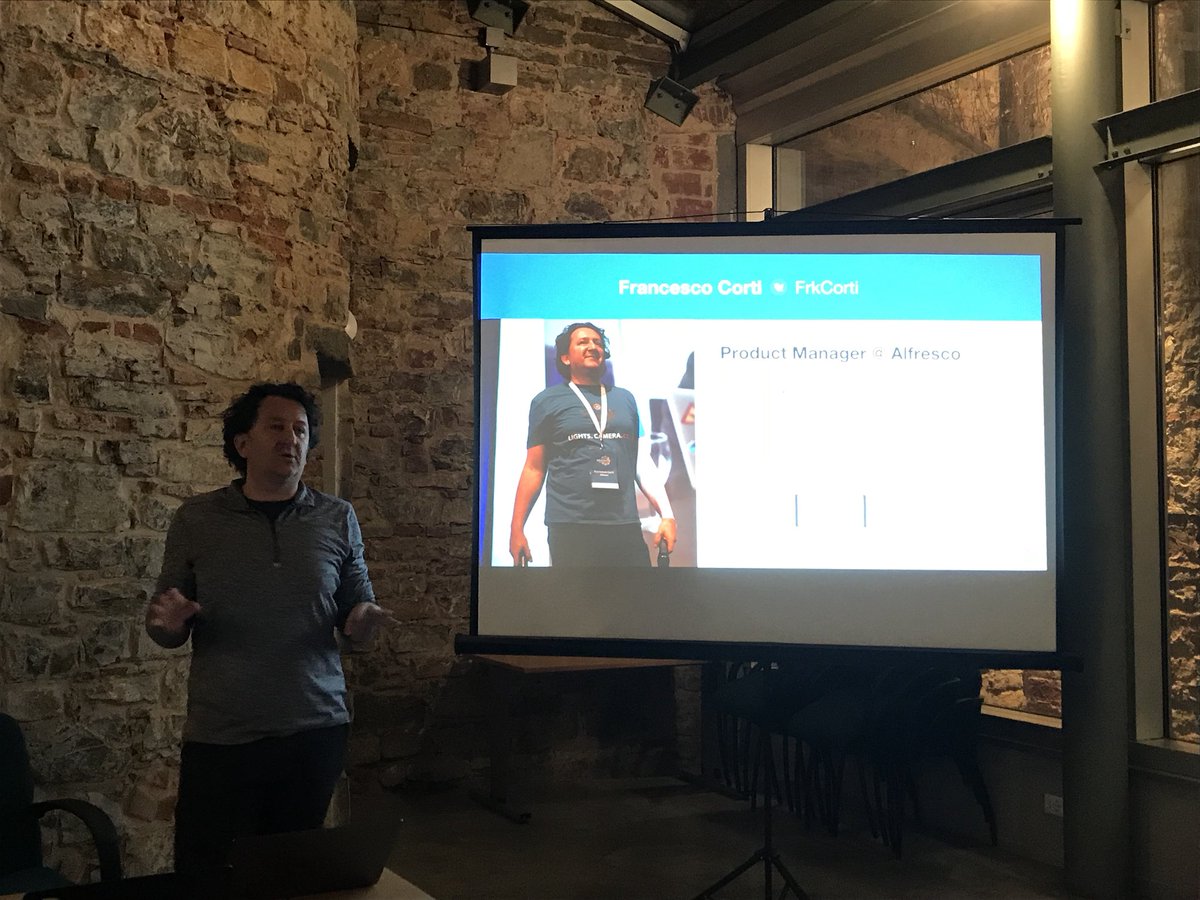 CommitSoftware's tweet image. @FrkCorti introduce la piattaforma #Alfresco
#commituniversity #alfrescomeetup #commitsoftware #murateideapark