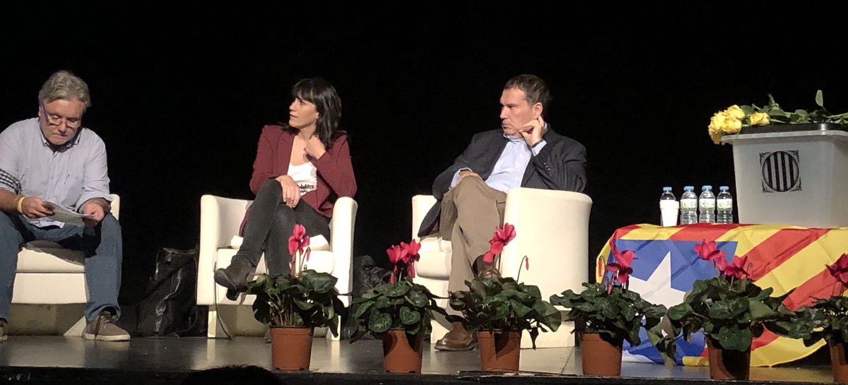 Joan_Font_'s tweet photo. Avui estem a vilassar de mar al costat d l’estimada @Aurora_Madaula el company @JaumeAlonsoCuev i Nèstor Sastre #NoSurrender @JuntsxRep https://t.co/dItaCq6SvA