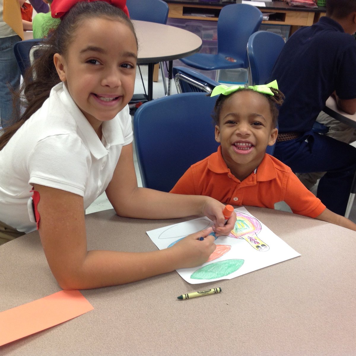 SarahFarmerPreK's tweet photo. My Pre-K students are thankful for their big buddies and I am thankful for my Pre-K students! @FarmerDragons @JCPSEARLY https://t.co/kO9QcIKdwF