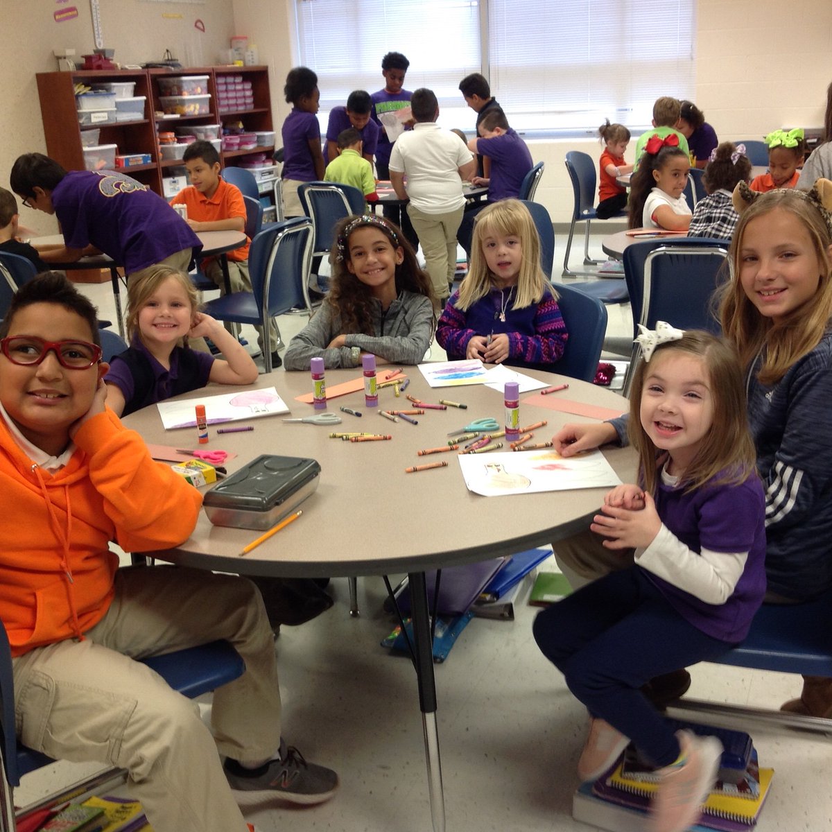 SarahFarmerPreK's tweet photo. My Pre-K students are thankful for their big buddies and I am thankful for my Pre-K students! @FarmerDragons @JCPSEARLY https://t.co/kO9QcIKdwF