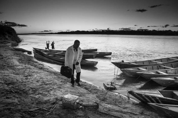 editor_inhem's tweet photo. Cuando otros mandan armas, esta pequeña isla del Caribe 🇨🇺 envia doctores a los países que pasan dificultades #MasQueMedicos #MaisMedicos #CubaCoopera https://t.co/gIdNgHEePz