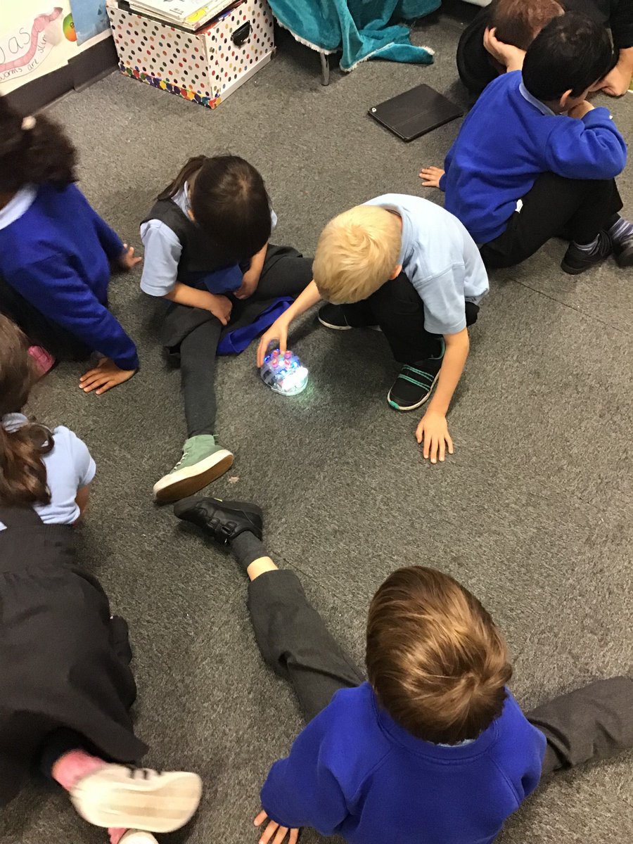 appleclassY1's tweet photo. We really enjoyed our afternoon programming beebots and directing them to different areas of the classroom! Will the beebots be able to find the treasure? https://t.co/IsFUgBR08z