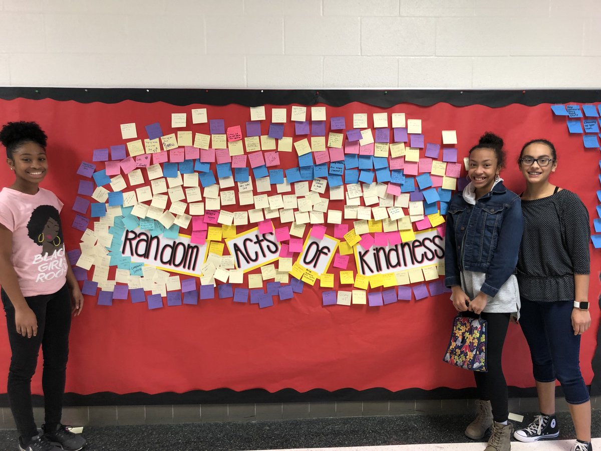 Although #RandomActOfKindness Day is this Friday, @BelmontRidge students are celebrating early! Each student wrote down one way they can be kind to other. Take a look at our board! #levelup #lcps19 @HitchmanRyan @LCPS_Counseling