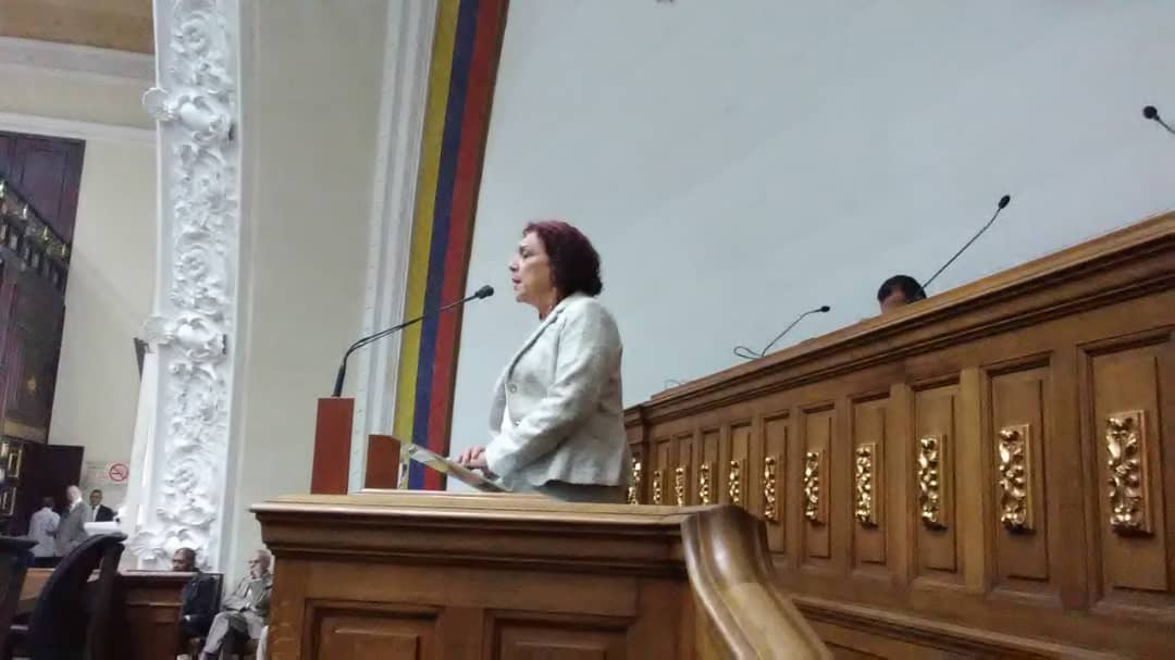AsambleaVE's tweet photo. Dip. @TamaraAdrian: Todas las dictaduras le tienen miedo a la libertad y al conocimiento. Es la universidad, precisamente, la cuna de ambos elementos. Entendemos que la universidad está en resistencia contra la dictadura, como está la #AsambleaVel. #20Nov #AN #Venezuela https://t.co/2e76UuCn1x