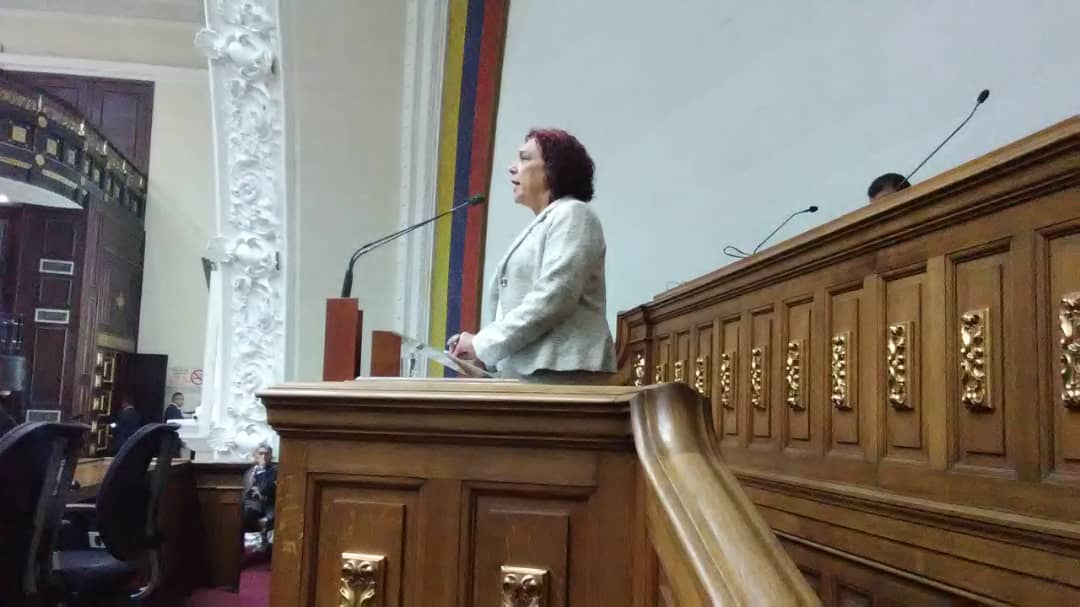 AsambleaVE's tweet photo. Dip. @TamaraAdrian: Todas las dictaduras le tienen miedo a la libertad y al conocimiento. Es la universidad, precisamente, la cuna de ambos elementos. Entendemos que la universidad está en resistencia contra la dictadura, como está la #AsambleaVel. #20Nov #AN #Venezuela https://t.co/2e76UuCn1x